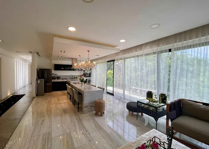 Black House - 6br Penthouses With Rooftop & Pools Apartment