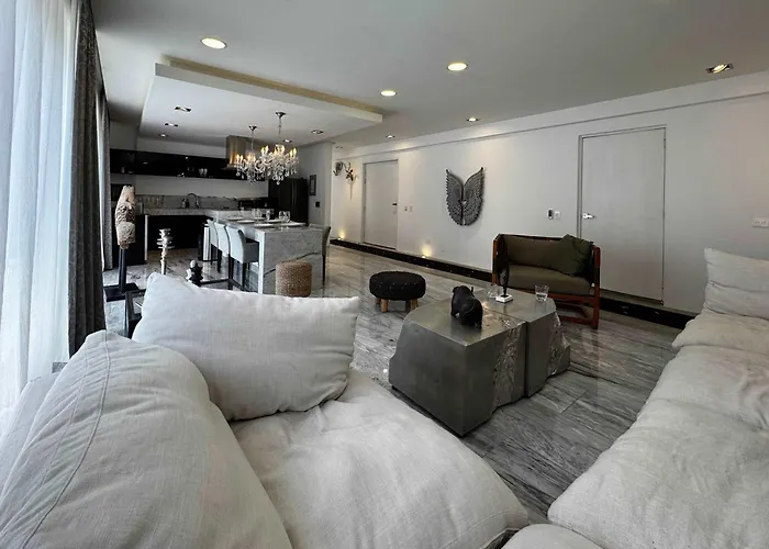 Black House - 6br Penthouses With Rooftop & Pools Apartment *