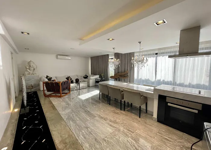 Black House - 6br Penthouses With Rooftop & Pools Apartment